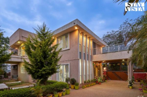 StayVista's Tableland Vista - Hill-View Haven with Jacuzzi & Terrace
